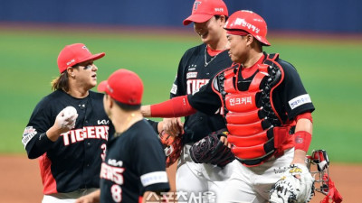 [포토]‘해영아 이 공 그냥은 못준다!’ 김선빈