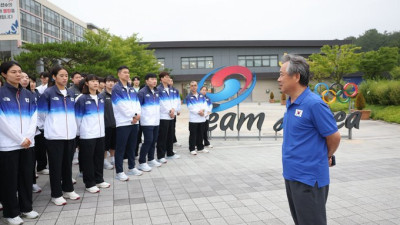 이기흥 대한체육회장, 파리하계올림픽대회 선수단 첫 출국 환송