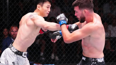 ‘코리안 슈퍼보이’ 최두호, 알지오 꺾고 8년 만에 UFC 감격승