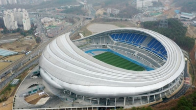 축구대표팀 10월 이라크전, 결국 ‘잔디 논란’ 상암 떠나 용인미르서 개최