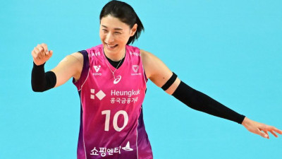 2024년 시즌에도 ‘김연경의 시대‘는 계속된다… 김연경 17점 맹활약 앞세운 흥국생명, KOVO컵 첫 승