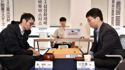 ‘韓 4위’ 신민준, 삼성화재배 16강 합류… 박정환·변상일 탈락 고배