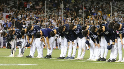 한국야구, 일본에 아쉬운 패배... 프리미어12 탈락 위기