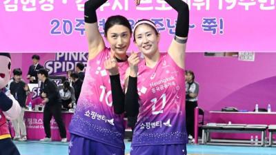 프로 데뷔전에도, 데뷔 19주년에도 완전무결한 ‘배구여제’...우리는 여전히 ‘김연경의 시대‘에 살고 있다