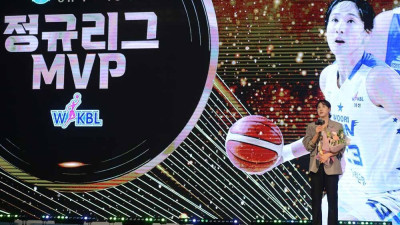 [SW포토]여자프로농구 MVP 김단비