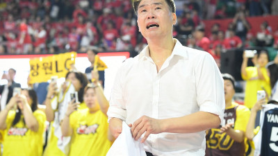 ‘LG 1옵션♥세라바기의 뚱냥이’ 눈물 흘린 '우승' 조상현 감독 “노란 물결, 감사합니다”