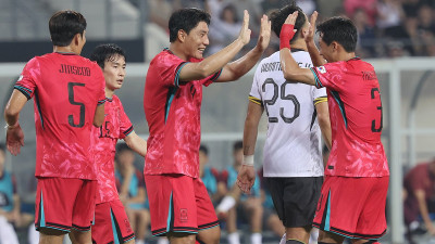 ‘공한증’ 되살린 골 폭격… 홍명보호, 中 3-0 완파