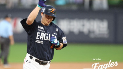 하늘도 한화의 19년 만의 한국시리즈 진출을 돕는다…한화, 노시환 5회 솔로포로 6-5→6회 장대비, KT에 강우콜드승