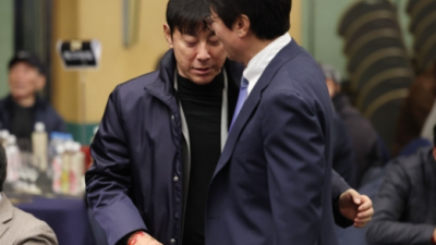 '신태용 전 감독이 정승현 뺨 때리는 영상' 결국 공개됐다...축구팬 반응은 저 장면이 폭행? 갑론을박