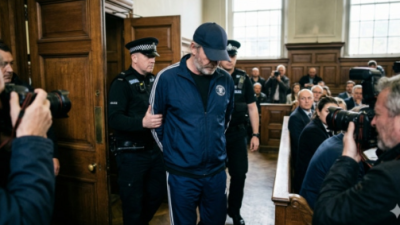 '충격 파문' 감독이 女 선수단 몰카 촬영 부인과 자녀도 아는 사이인데... 그런데 축구계 뻔뻔히 남는다