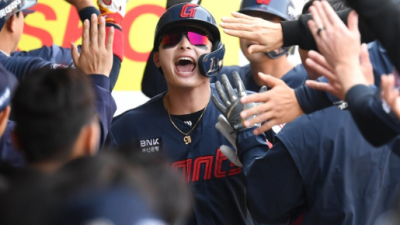 '25억 에이스도 격파' 도박 논란, 오히려 롯데 깨웠다 …놓치고 있던 프로 의식, 우리가 할 건 야구