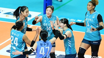 '실바·레이나 52점 합작' GS칼텍스, 풀세트 접전 끝 페퍼저축은행 제압