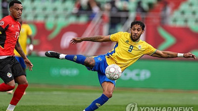 손흥민 사라지니 무용지물'…부앙가, 볼경합 실패 11회+1위→가봉, 모잠비크에 2-3 충