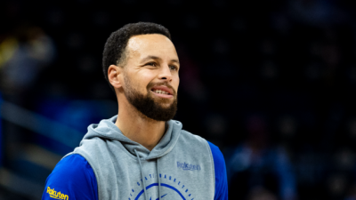 커리, 2022 파이널 6차전 유니폼 36억원에 낙찰...본인 기록 중 최고가