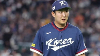 핵심 7명 내주고, 11승 선발은 팔꿈치 통증느꼈다