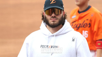 폰세 얼굴에 웃음기 사라졌다… 日 거포에 피홈런 쾅, 시작부터 메이저리그 복귀 실감하나