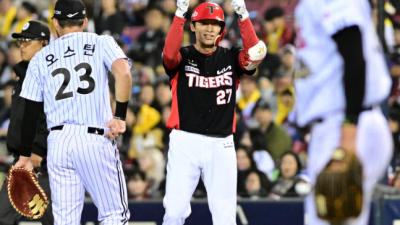 FA 자격 충족 기념인가, 2루타 지우고 빅이닝 부른 첫안타 첫타점...