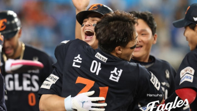 '절친 후배는 10억+α', 통산 안타 1위는 길을 잃었다...
