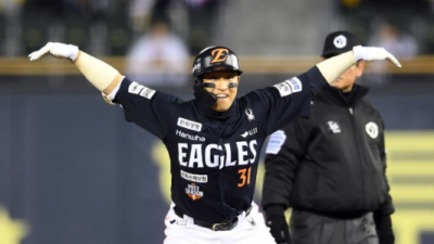 벼랑 끝 FA 손아섭, '최저 연봉 3000만원+성과급' 파격 역제안