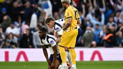 멍청한 깜둥이, 너 때문에 토트넘 강등 무릎 꿇고 좌절한 단소에게 인종차별 테러…