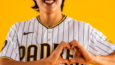 마침내' 송성문 옷피셜 떴다! 홈 유니폼+살인미소+손하트까지 '3종세트'...