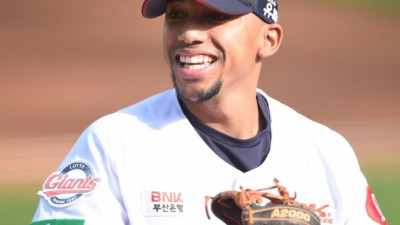 불과 5년 전 롯데 주전 유격수였는데...벌써 감독 됐어? 34세 나이에 전격 은퇴→마이너