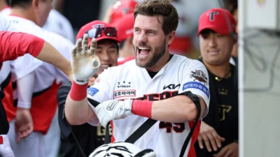 前 KIA 타자 미쳤다! MLB 66승 투수 상대로 충격의 초대형 홈런 작렬