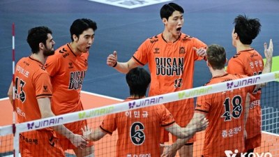 OK저축은행, 삼성화재 완파…페퍼는 도로공사에 역전승(종합)