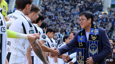 최휘영 문체부 장관, K리그1 개막전 관람…현장 의견 청취