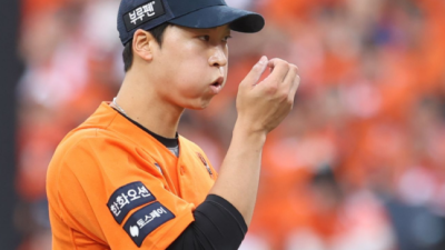 '아무리 시범경기지만…' 최대 78억 FA 엄상백, 롯데전 4이닝 10피안타 7실점 난타