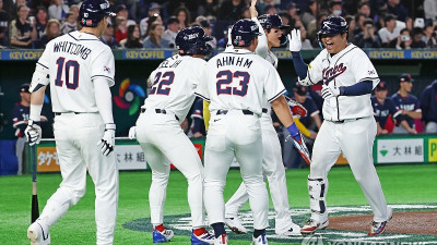 한국 야구, 17년 만에 WBC 1차전 승리…문보경 1회 선제 만루포