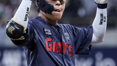 '타율 0.355' 폭주! 결국 롯데 중견수는 마황…황성빈의 바람 감독님, 나로 인해 많이 웃었으면