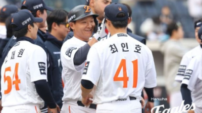 8점 주면 9점 내고 이기면 되지…한화 팬들 마음 단단히 먹어야겠네, 올해 지독하게 마주할 '두 얼굴' [오!쎈 대전]